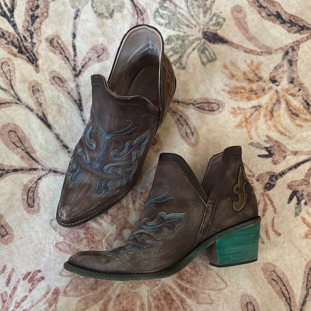 Brown Western Ankle Boots with Blue Embroidery